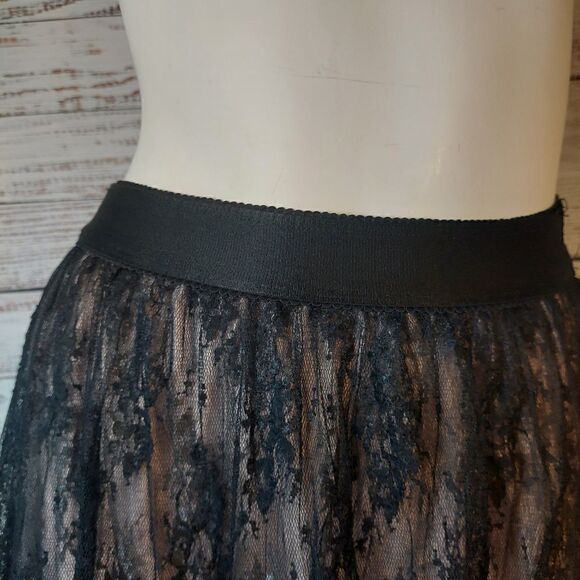 Womans 3 Layer Lace Skirt Size Small - Picture 6 of 12